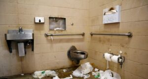 From Public Toilet Botox to Hotel‑Room Fillers: Exposing Unlicensed Cosmetic Risks and How to Stay Safe