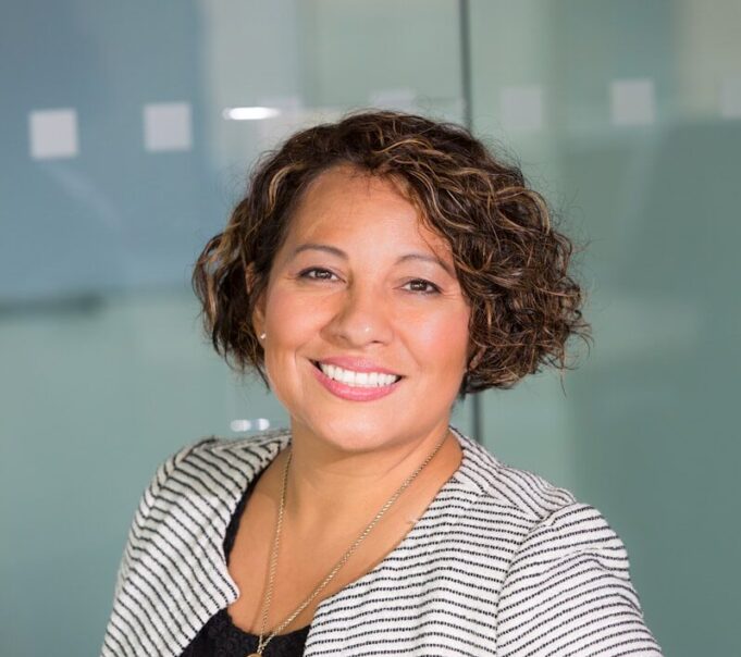 woman on focus photography