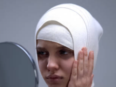 Going Under the Knife vs. Getting ‘Tweakments’ Going Under the Knife vs. Getting 'Tweakments'